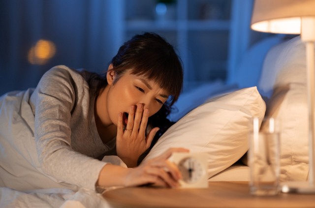 日本人の平均睡眠時間は「6時間41分」で健康ラインを大きく下回る　※画像はイメージです（Syda Productions/stock.adobe.com）