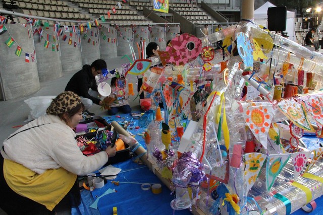 ごきげん祭りのシンボル・手作りみこしづくり（画像提供：西村美保）