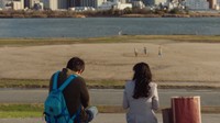 大阪に帰ったカナデに、松本が会いに来る　(C)NHK