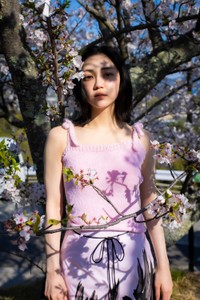 山谷花純写真集『遠距離、現在此。』（撮影：西村康、KADOKAWA）