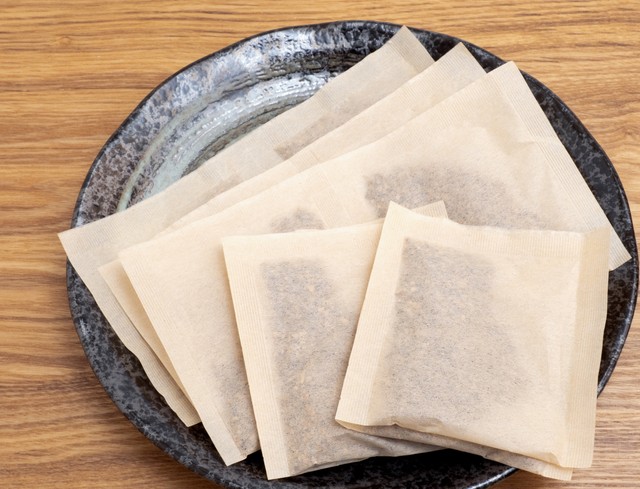 ティーバッグと水をレンチンして「濃縮麦茶」を作って…※画像はイメージです（moonrise/stock.adobe.com）