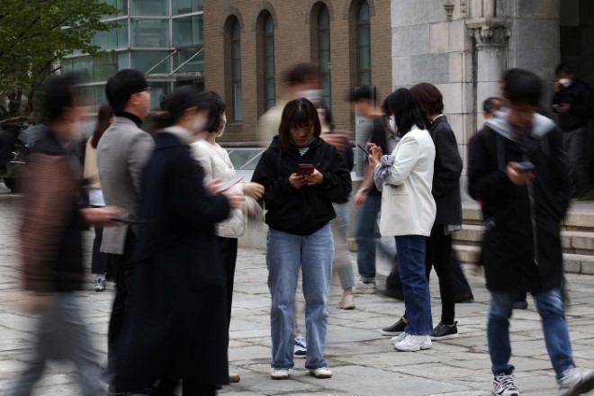South Koreans tap cash-giving apps to help offset rising living costs | The Asahi Shimbun: Breaking News, Japan News and Analysis - Vimarsana News