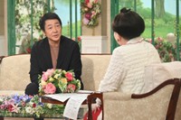 9日放送の「徹子の部屋」に出演する大森南朋（左）と司会の黒柳徹子＝テレビ朝日提供
