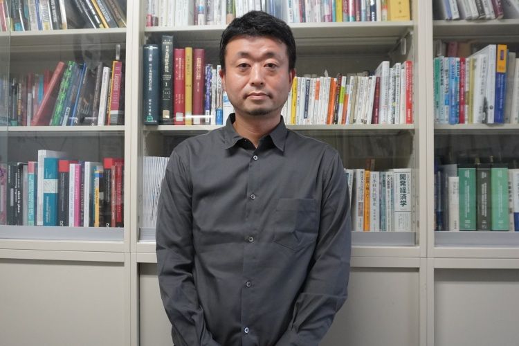 国立社会保障・人口問題研究所の是川夕・国際関係部長=2025年10月、東京都内