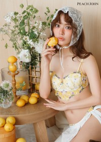 「ピーチ・ジョン」のビジュアルに登場した内田理央さん