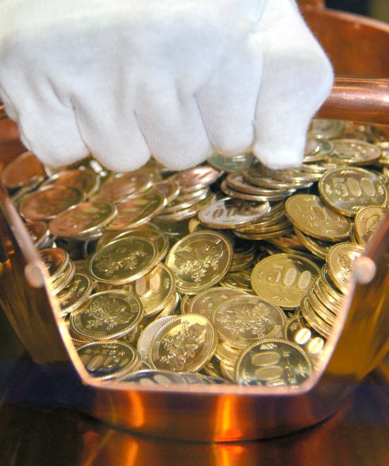 ‘Reiwa’ coins carry over same weight into the new era The Asahi