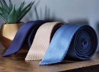 「ネクタイ」は、ビジネスシーンや冠婚葬祭などでスーツを着るときの必需品※画像はイメージです（alison/stock.adobe.com）