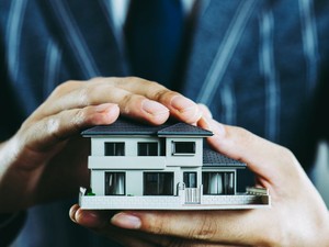 光熱費に修繕費、近所の苦情も… 相続した実家の維持費用の削減策は？