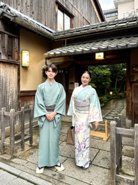 息子のリオさんと北川さん／北川聖子さん（@seiko_kimono_world）提供