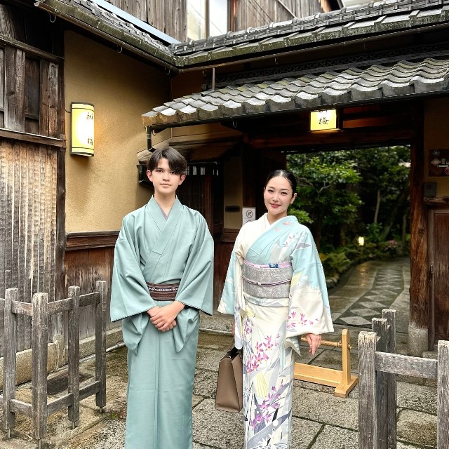 息子のリオさんと北川さん／北川聖子さん（@seiko_kimono_world）提供
