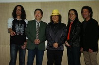 35周年記念コンサートを前に昔話に花を咲かせるゴダイゴ＝2011年