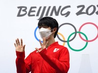 北京オリンピックのフィギュアスケート男子シングルに出場し、記者会見で撮影に応じる羽生結弦選手