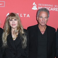 スティーヴィー・ニックス（左）とリンジー・バッキンガム