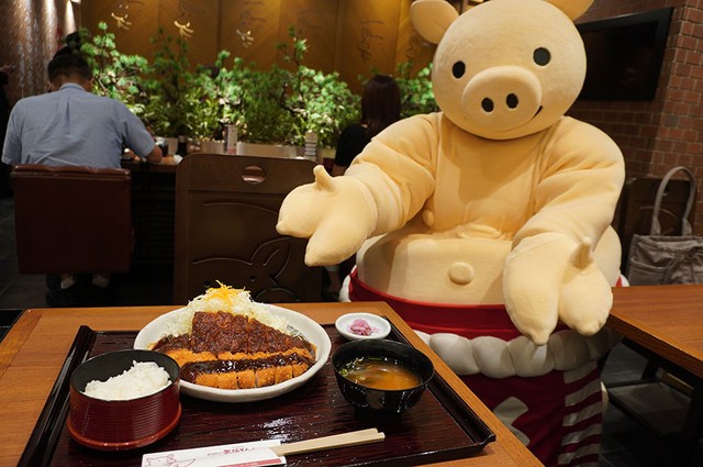 矢場とん 大阪松竹座店 （8月19日・プレス向け試食内覧会にて）