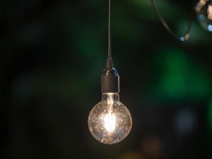 電気を消した家の中で「見えた」もの。生活の変化が新しい発見に