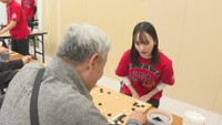 プロ棋士と対局 直接指導も　「囲碁フェスティバル」大人から子どもまで参加　香川
