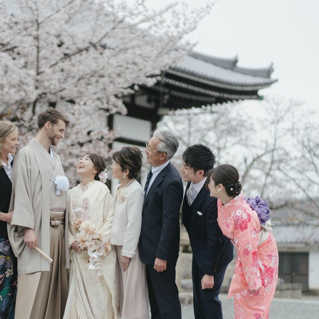 日米両家族が京都に集合。桜の下で笑顔があふれた／投稿主さん提供