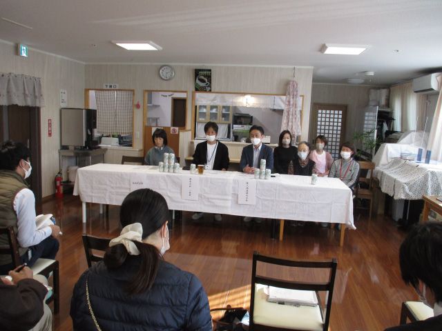 合同記者会見の様子