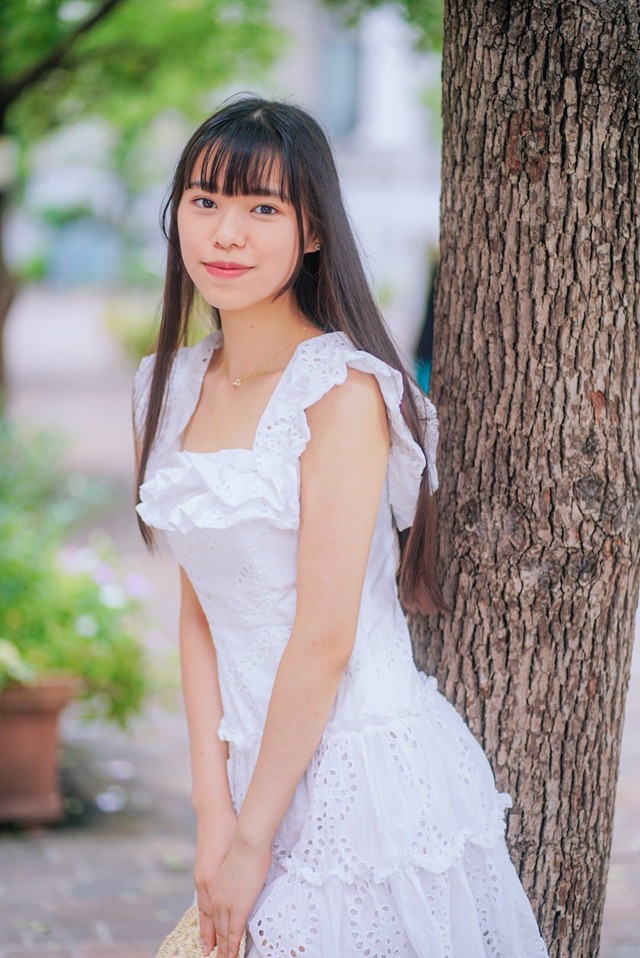 白いワンピースを身に纏い清楚な雰囲気に／MII MIZUSHIMAさん（@mii_mizushima）提供