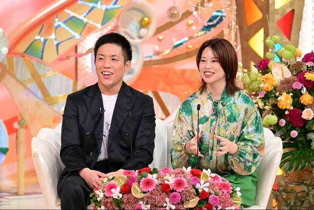 10月12日放送の「新婚さんいらっしゃい」より、岸田奈美さんと夫（C）ABCテレビ