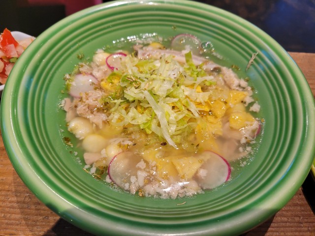 ジャイアントコーン入りのスープ「ポソレ」。滋味あふれるメキシコのおふくろの味