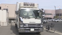 中型トラックにはねられ自転車の57歳男性が死亡　スーパー駐車場に入るトラックに巻き込まれたか　香川・坂出市