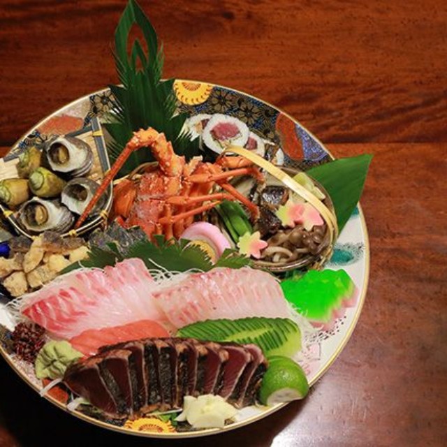 高知の皿鉢料理についてくる"ケミカル羊羹"（出典　農林水産省「うちの郷土料理」）