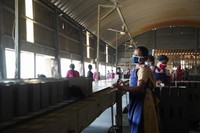 環境に配慮した「Stone Bricks」の工場で働く人々=2024年5月7日、バングラデシュ、荒ちひろ撮影