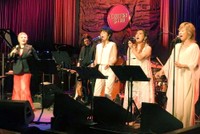 息の合った歌唱を披露する（左から）麻倉未稀、庄野真代、石井明美、澤田知可子＝2022年