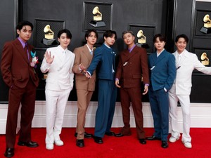 BTS、最年長JINさんから順次兵役へ　活動再開は25年か