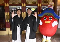 【提供】初日館前行事の中村壱太郎（右）と尾上右近＝南座