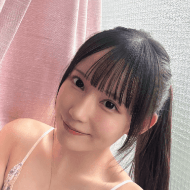 「FLASH」（26年10月6日発売号）に登場した大村杏のオフショット　本人のX（@omura_anzu_）より