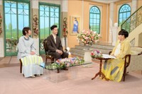 「徹子の部屋」（右から）黒柳徹子、ハンバート ハンバート＝テレビ朝日提供