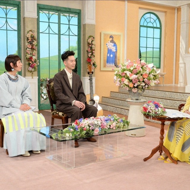 「徹子の部屋」（右から）黒柳徹子、ハンバート ハンバート＝テレビ朝日提供