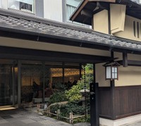 京町家風の建物に「松屋」の看板を発見！（鹿取茂雄さん提供）
