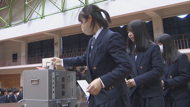 選挙権を持つ前の高校生に模擬投票で関心を　選挙啓発の出前授業　4月の香川県議選の10代の投票率は16.79％　高松市
