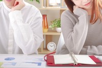 夫婦が抱える悩み※画像はイメージです（琢也 栂/stock.adobe.com/jp）