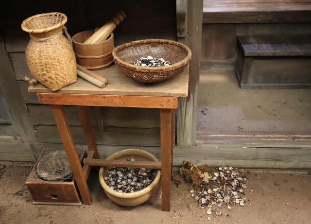 松野家の軒先。宍道湖のしじみがいつも生活の中にある