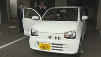 高梁市と久米南町の福祉協議会に贈られた軽自動車