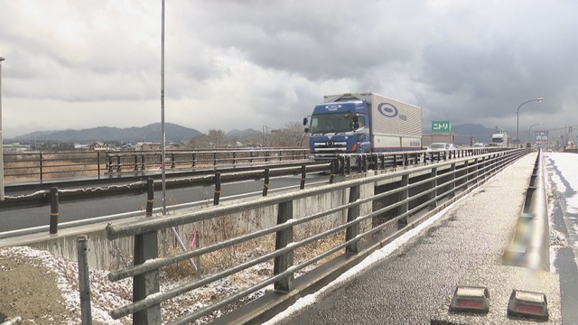 三豊市　国道11号4車線化工事の様子