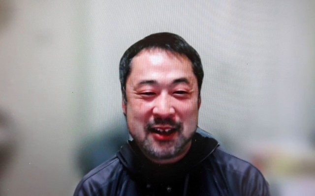 オンライン取材に応える川崎市ＰＴＡ連絡協議会の舘会長
