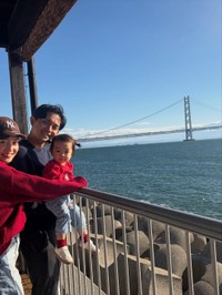 最近の家族3人の写真／さりさん（@nonmamagram_27）提供