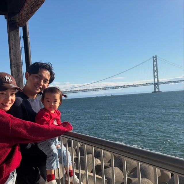 最近の家族3人の写真／さりさん（@nonmamagram_27）提供