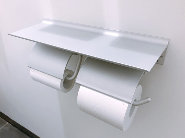 トイレットペーパーの芯を使って脱出できる⁈※画像はイメージです（PhotoAC）