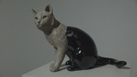 加藤萌さん作の犬や猫などの動物たちをモチーフにした漆芸作品