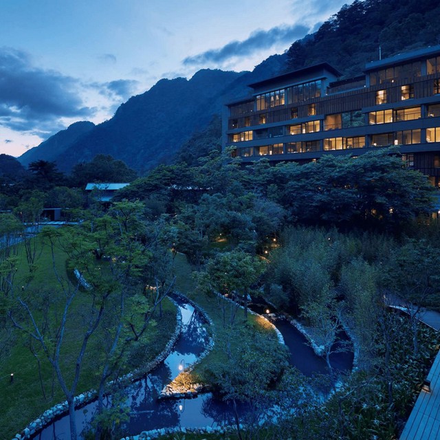 温泉渓谷の楼閣で、心身をよみがえらせる。