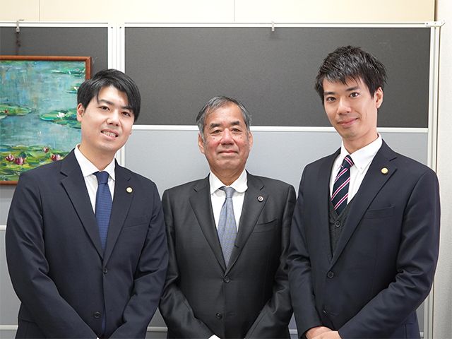 191707-德永法律事務所_HP弁護士3人_相続会議中1