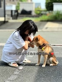 いつも遊んでくれるお姉ちゃん（「ベリーとバニラ&テンとチョコ★秋田のたいが」さん提供、Instagramよりキャプチャ撮影）