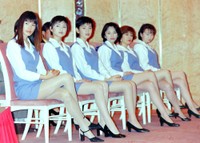 （左から）江角マキコさん、宝生舞、京野ことみ、櫻井淳子、戸田恵子、高橋由美子＝1998年