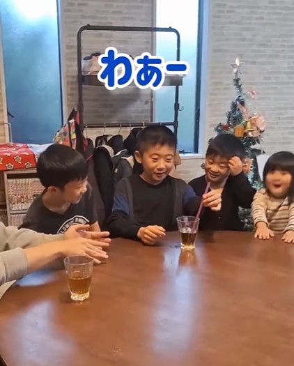 ピュアな長男くんは「わぁー！」とびっくり（提供：＠bakuso4kyoudaiさん）